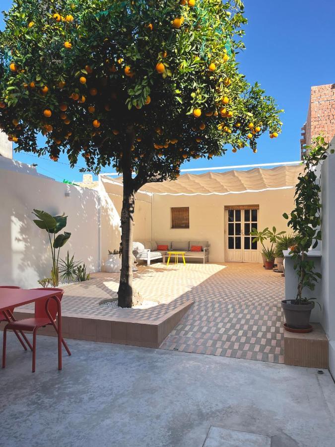 Design & Art, Patio With Orange Tree, Near Seville Carrion de Los Cespedes Exterior photo