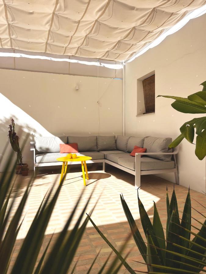 Design & Art, Patio With Orange Tree, Near Seville Carrion de Los Cespedes Exterior photo