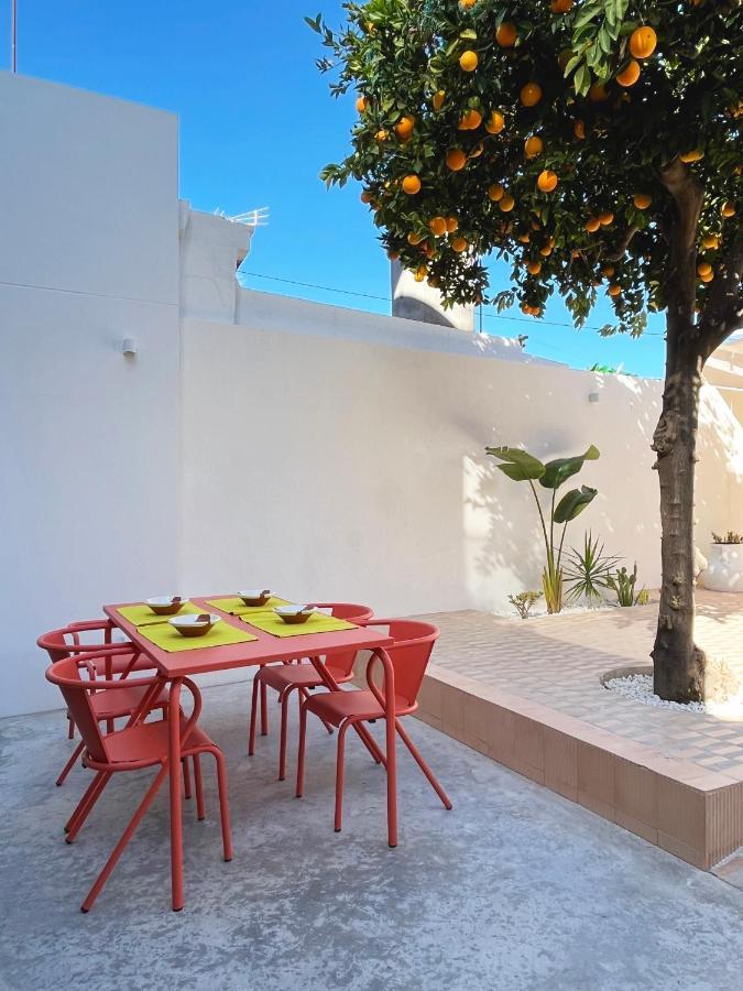 Design & Art, Patio With Orange Tree, Near Seville Carrion de Los Cespedes Exterior photo